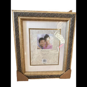 🌼Gold Tone 11 X 14 Frame Matted To 8 X 10 Wall Hanging New Non Glare Glass